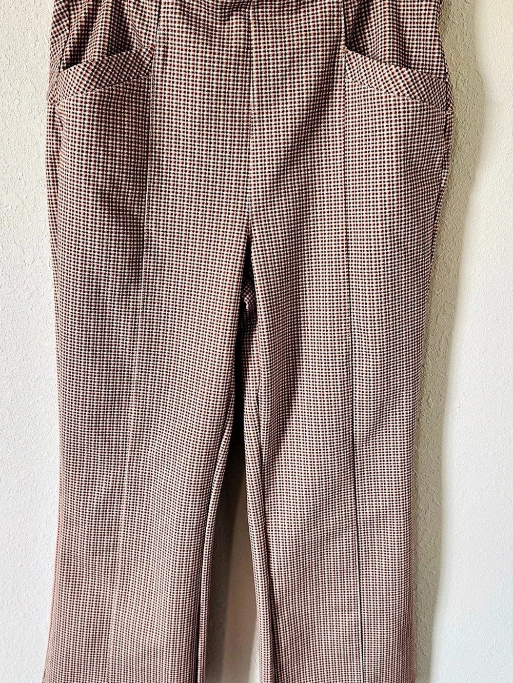 Liverpool Stella Kick Flare Houndstooth Kick Flare Pants in Red & White Size